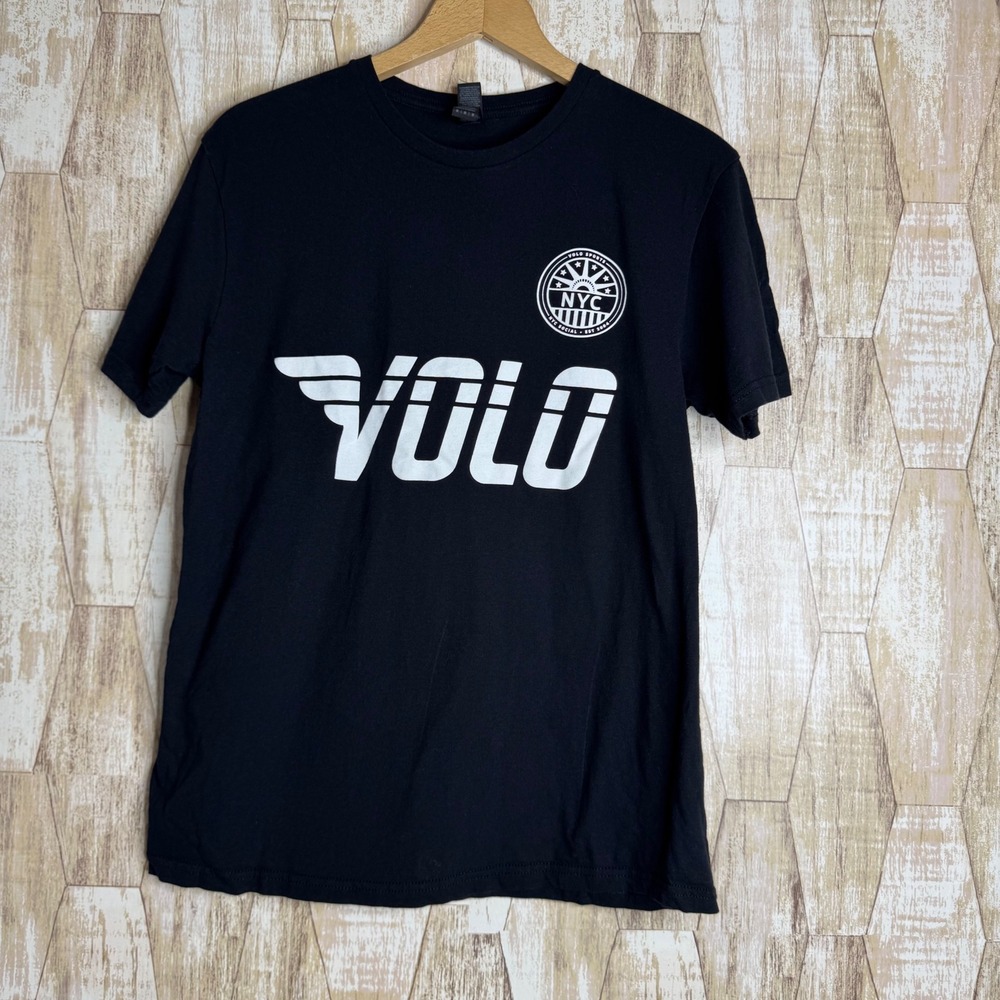 Gildan Softstyle Volo Sports NYC Black Graphic T-Shirt Mens Medium Short Sleeve